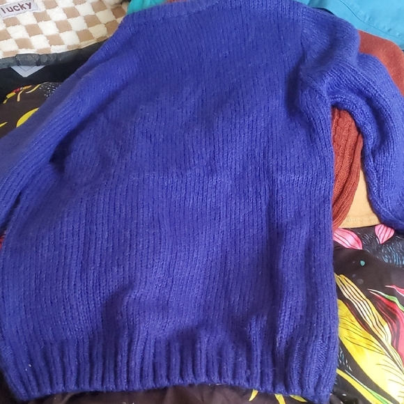 Purple Crewneck Sweater with Cable Knit Pattern and Cozy Texture - Picture 4 of 5